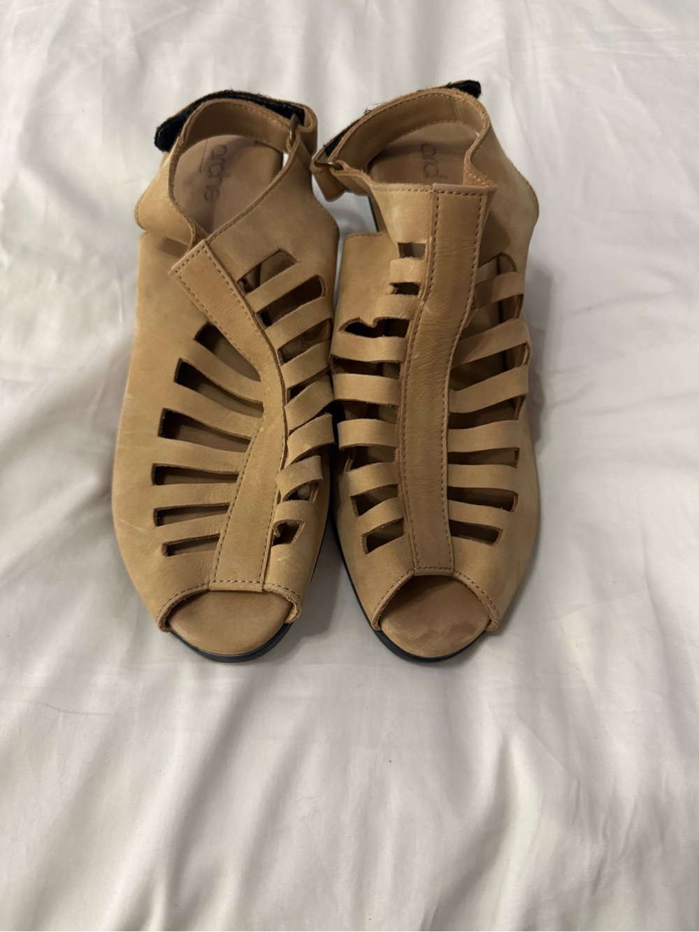 Arche Women’s Tan Cutout Peep-Toe Sandals